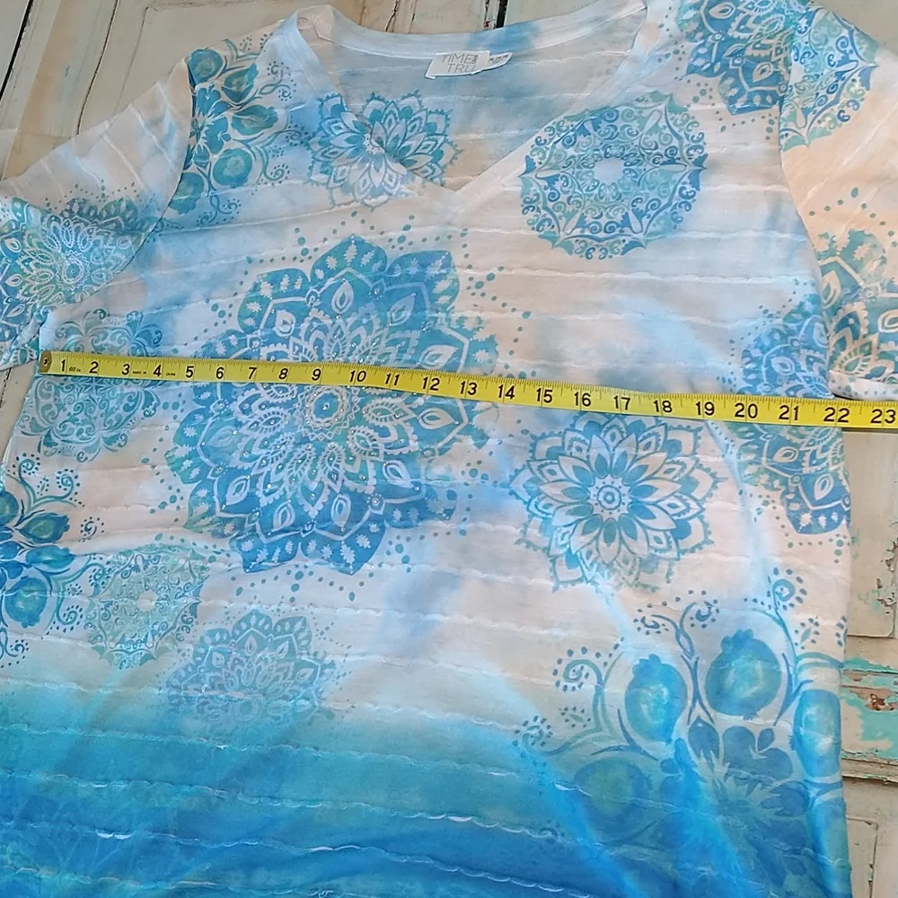 Time And Tru Blue/White Floral Mandela Pattern V Neck Long Sleeve Flowy Shirt - Picture 6 of 8